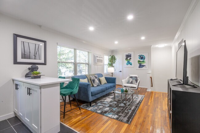 Lakeview Apartments in Leonia, NJ - Building Photo - Interior Photo