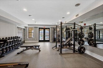 Claremont on the Square Apartments in Exton, PA - Foto de edificio - Building Photo