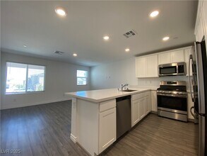 6148 Foxes Dl St in Las Vegas, NV - Building Photo - Building Photo