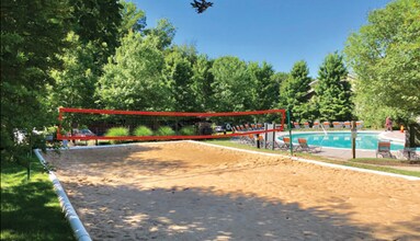 1105 Tree Top Way, Unit 1715 in Knoxville, TN - Foto de edificio - Building Photo