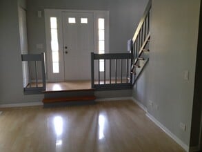 1300 Queensgreen Cir in Naperville, IL - Building Photo - Building Photo