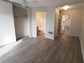 Outlook at Mission Valley in San Diego, CA - Foto de edificio - Building Photo