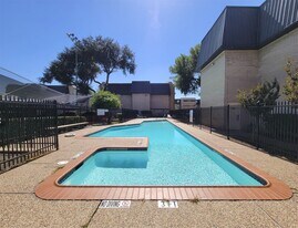 8523 Hearth Dr in Houston, TX - Building Photo