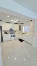 9332 SW 27th St in Miami, FL - Building Photo - Building Photo