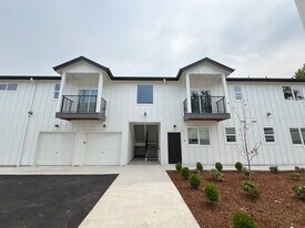 7920 SE Mitchell St in Portland, OR - Building Photo
