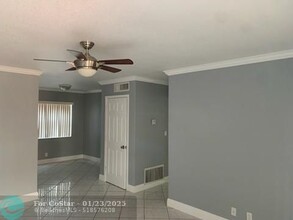 5870 NW 16th Pl in Sunrise, FL - Building Photo - Building Photo