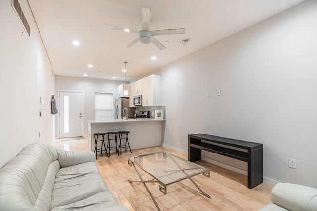 3726 Brandywine St, Unit rm 5 in 5b2b photo'