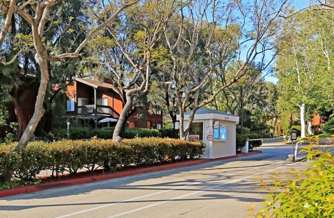 4904 Maytime Ln, Unit 4904 in Culver City, CA - Building Photo