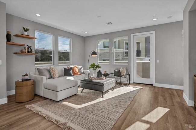 297 Gambrel Cir in Santa Rosa, CA - Building Photo - Building Photo