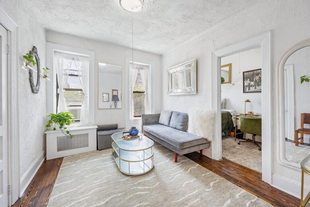 510 E 14th St in New York, NY - Building Photo