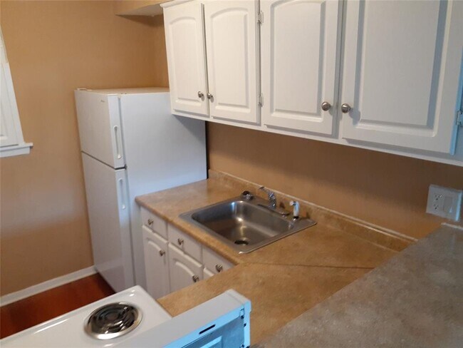 103 Avondale St-Unit -10 in Houston, TX - Building Photo - Building Photo
