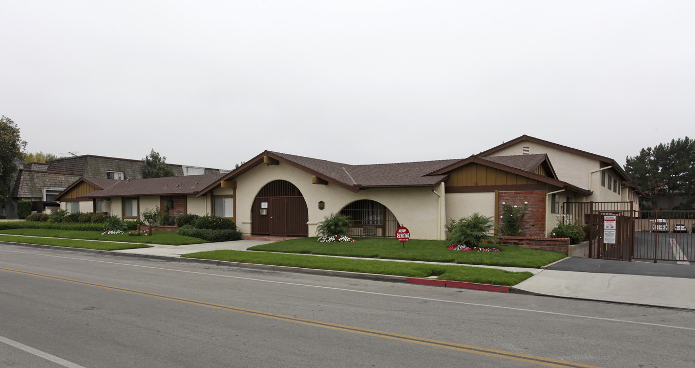 Villa Capri Apartments in Anaheim, CA - Foto de edificio