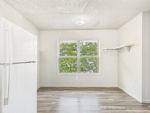 1616 9th St-Unit -Unit D in Marble Falls, TX - Foto de edificio - Building Photo