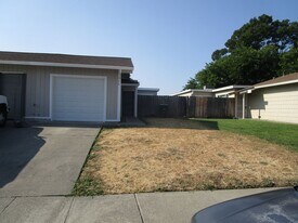 184 Woodbury Cir in Vacaville, CA - Building Photo