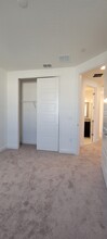 135-45 Larkton Ln, Orlando FL 32832 in Orlando, FL - Foto de edificio - Building Photo