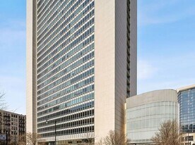 500 W Superior St in Chicago, IL - Building Photo