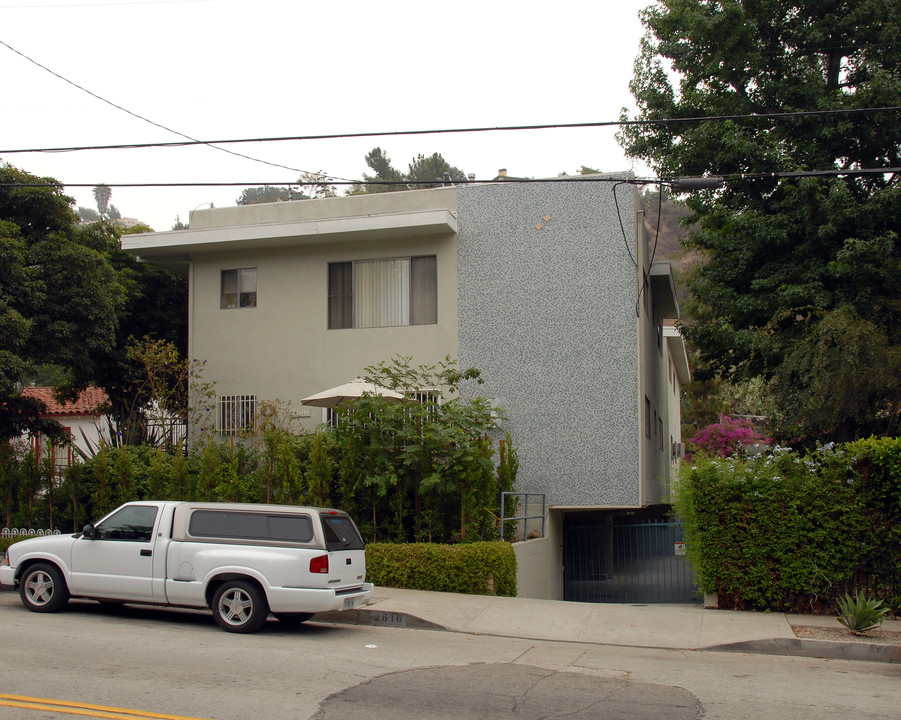 2608-2616 N Beachwood Dr in Los Angeles, CA - Foto de edificio