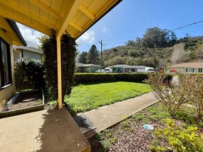 1283 Galvez Dr in Pacifica, CA - Foto de edificio - Building Photo