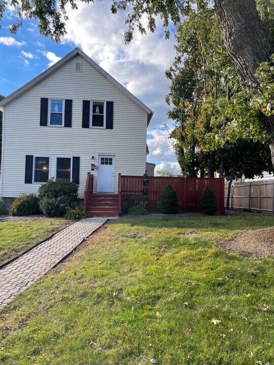 113 Plantation St in Worcester, MA - Building Photo