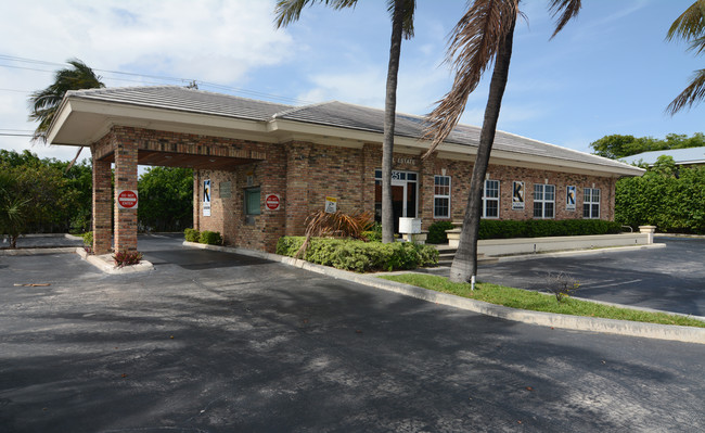 Poinsettia Club Apartments in West Palm Beach, FL - Foto de edificio - Building Photo