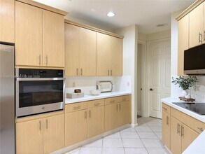 2816 Kinsington Cir in Weston, FL - Building Photo - Building Photo