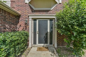 7063 River Garden Dr in Houston, TX - Building Photo - Building Photo