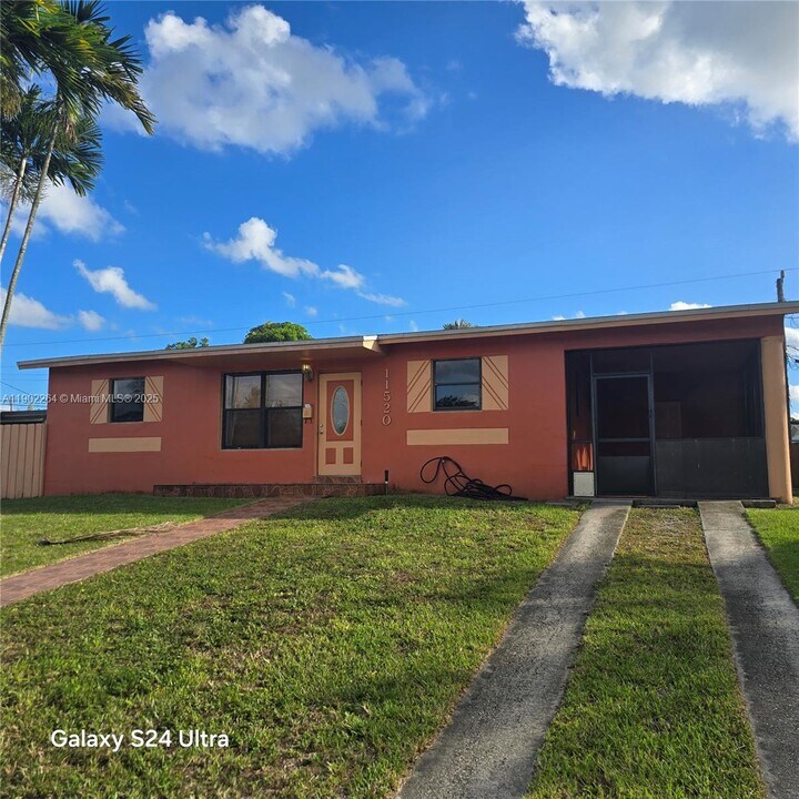 11520 SW 186th St in Miami, FL - Building Photo