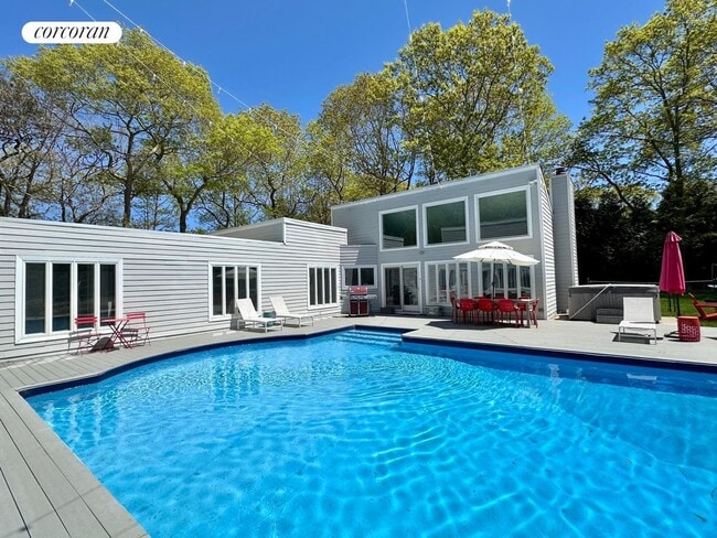 property at 5 Lakewood Ln