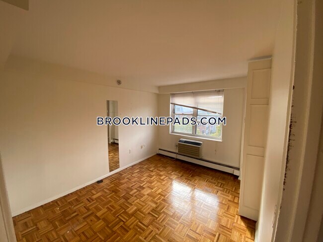185 Freeman St in Brookline, MA - Building Photo - Building Photo