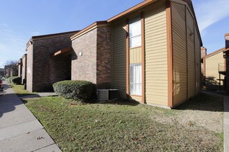 Kendall Villas in Dallas, TX - Foto de edificio - Building Photo