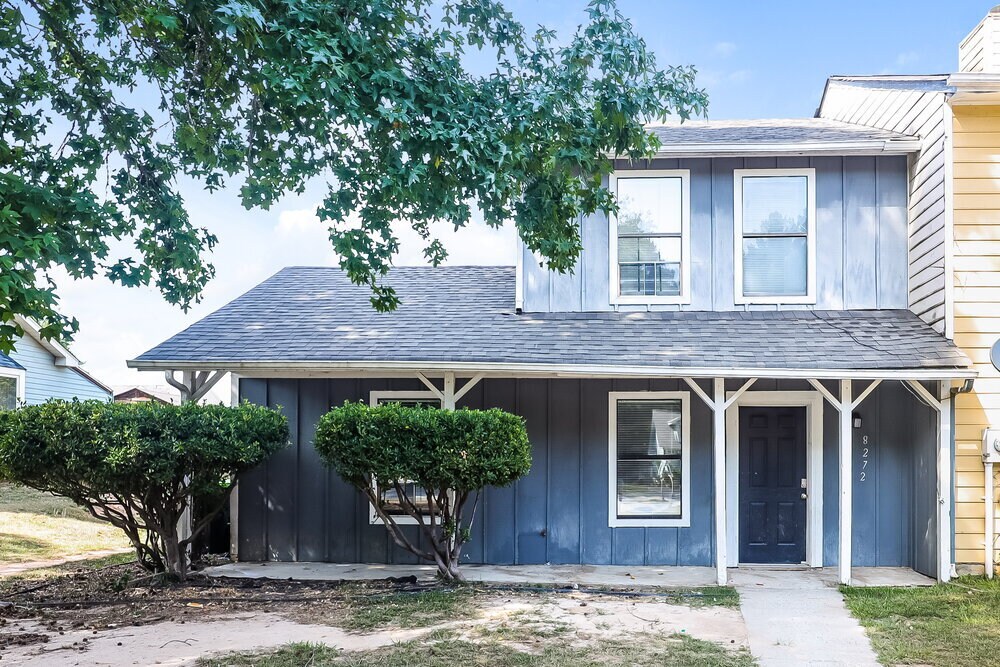 8272 Canyon Forge Dr in Riverdale, GA - Building Photo