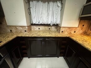 1808 Denmark Ln in Laredo, TX - Building Photo - Building Photo