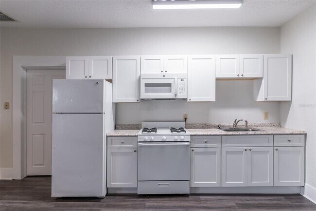 11 N Central Ave in Umatilla, FL - Building Photo - Building Photo