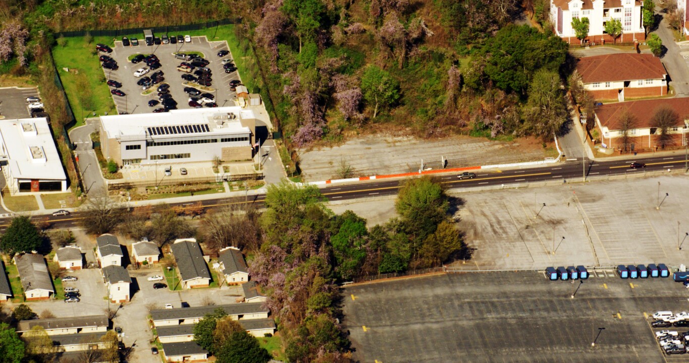 Metropolitan Apartments in Atlanta, GA - Building Photo