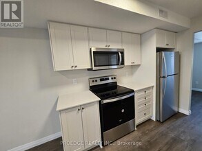 410-410 Northfield Dr W in Waterloo, ON - Building Photo - Building Photo