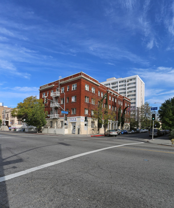 777 S Westmoreland Ave in Los Angeles, CA - Foto de edificio