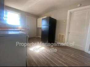 1612 W Blue Ridge Dr in Greenville, SC - Building Photo - Building Photo