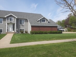 801 Idaho Ave, Unit #1 in Morris, MN - Building Photo - Building Photo