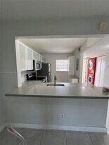 10373 NW 8th St in Pembroke Pines, FL - Building Photo