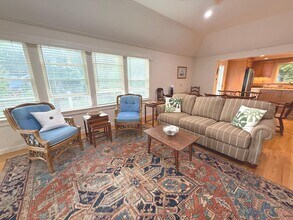 9 Money Point Rd in Stonington, CT - Building Photo - Building Photo