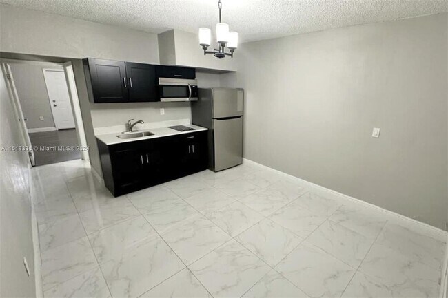 4151 SW 112th Ave, Unit 3 in Miami, FL - Foto de edificio - Building Photo