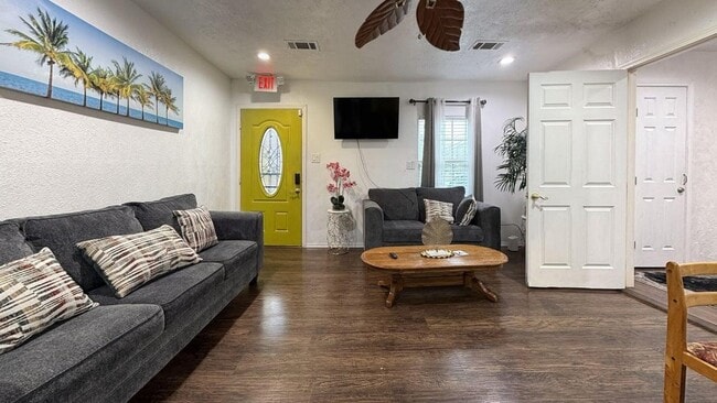 7901 Record St in Houston, TX - Building Photo - Building Photo