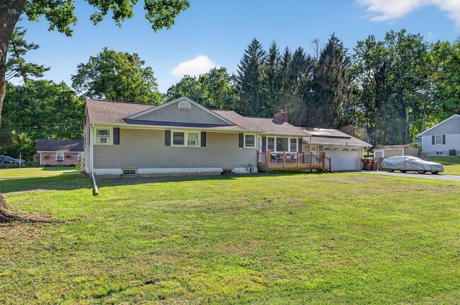 1 Pinecrest in Warwick, NY - Building Photo - Building Photo