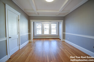 142 Sutherland Rd, Unit 3 in Boston, MA - Building Photo - Building Photo