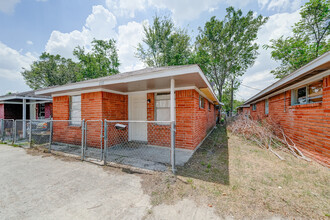 2101 Hutton St in Houston, TX - Building Photo - Building Photo