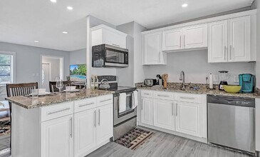 408 NE 26th Dr in Wilton Manors, FL - Foto de edificio - Building Photo