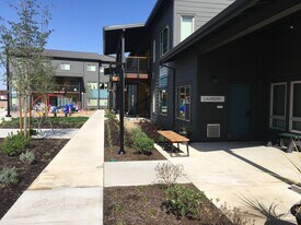 Z_Molalla Gardens in Molalla, OR - Building Photo