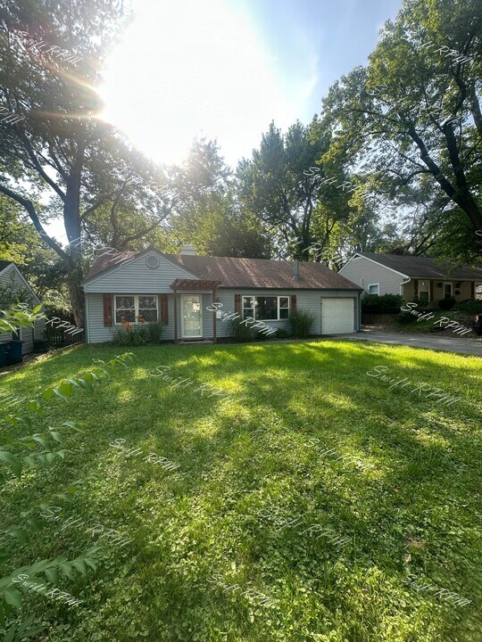 7536 State Line Rd in Prairie Village, KS - Building Photo