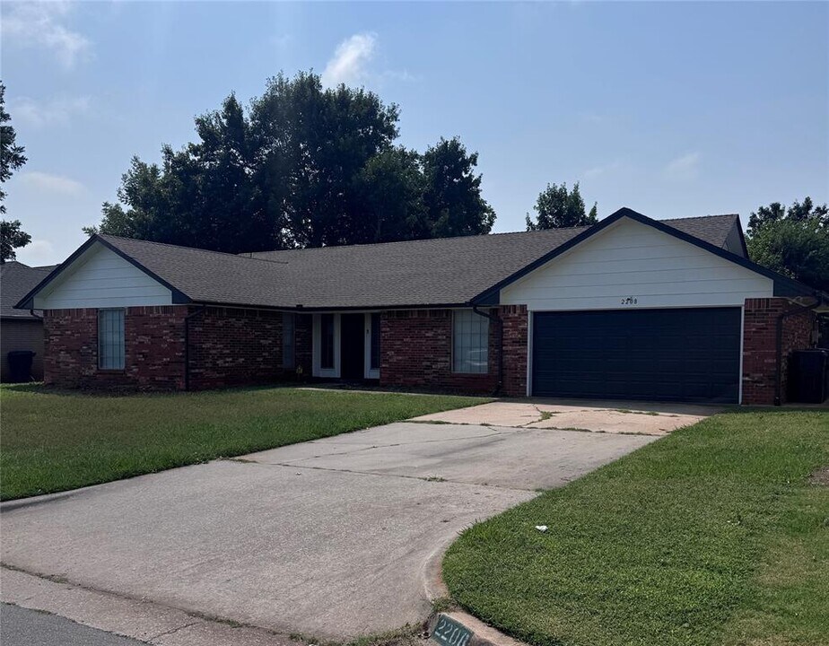 2208 NW 118th St in Oklahoma City, OK - Building Photo