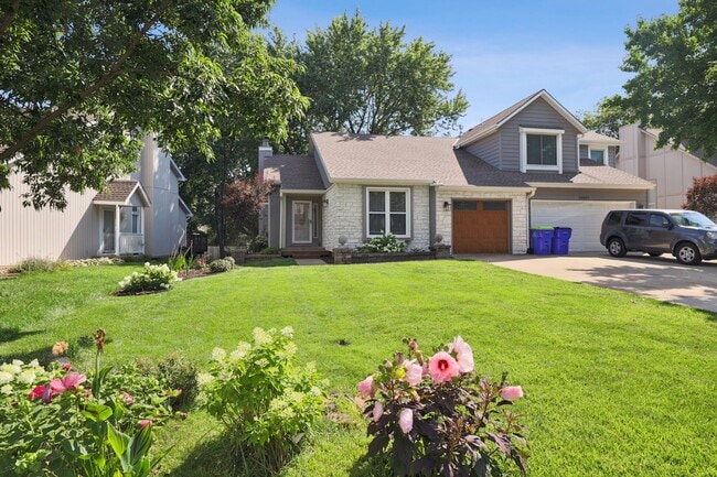 10805 W 115th St in Overland Park, KS - Foto de edificio - Building Photo
